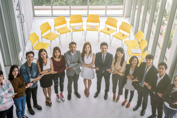 Biểu tượng trò chơi công bằng với cân bằng và xúc xắc